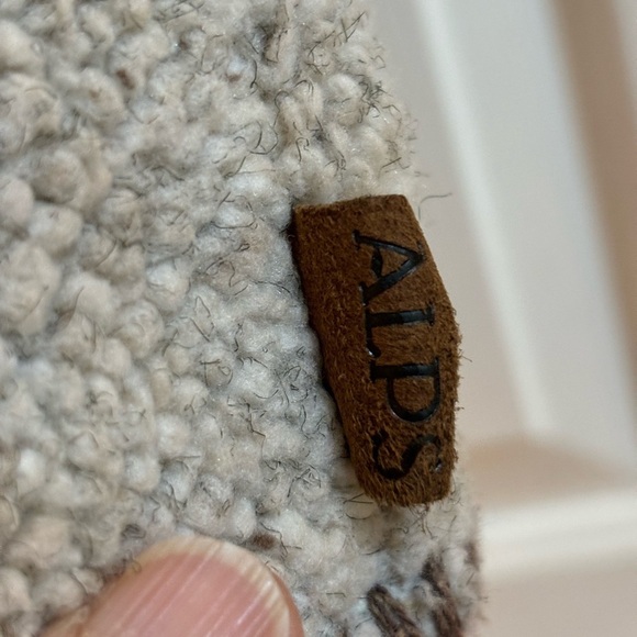 Handmade Sherpa Vest by Common Threads, approximately size 10 - Picture 9 of 12